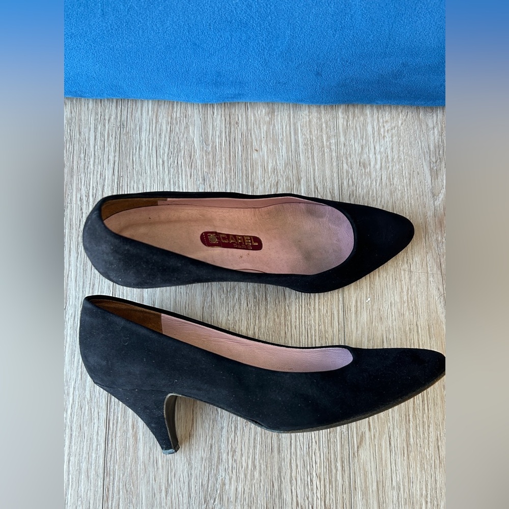 VINTAGE CAREL PARIS Black Suede Pointed Toe Pumps - Made in France. Size 7